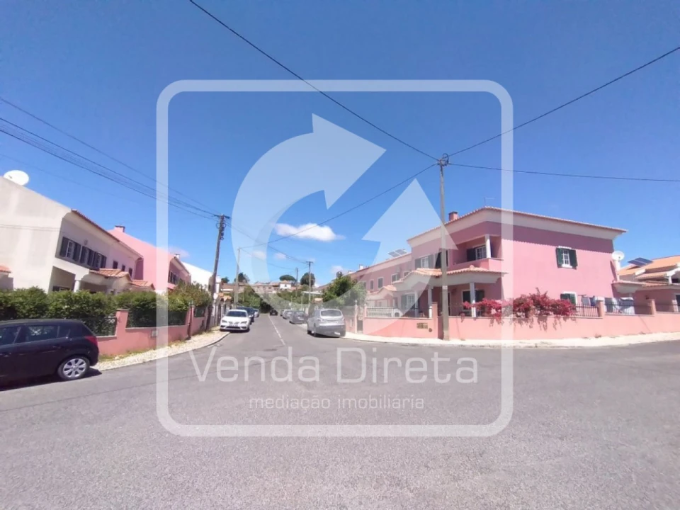 Moradia T3 para Venda em Rio de Mouro Foto 7