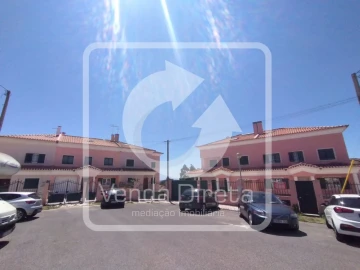 Moradia T3 para Venda em Rio de Mouro