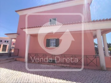 Moradia T3 para Venda em Rio de Mouro