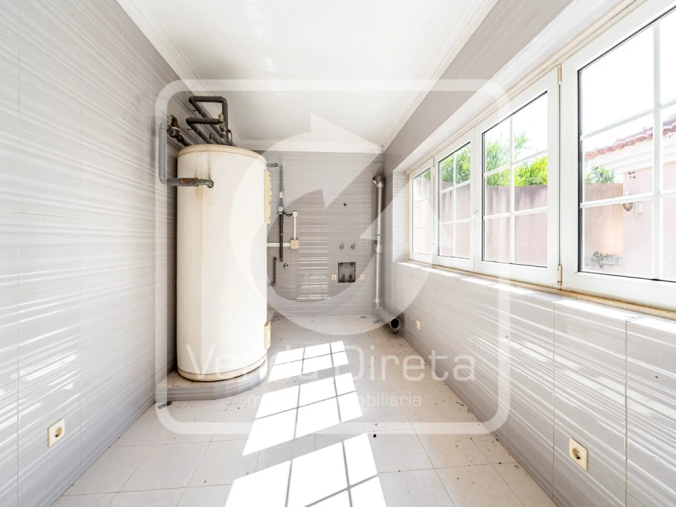 Moradia T7 para Venda em Queluz e Belas Foto 33