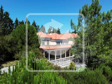 Moradia T7 para Venda em Queluz e Belas