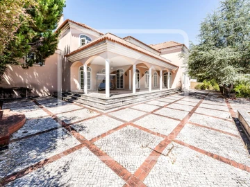 Moradia T7 para Venda em Queluz e Belas