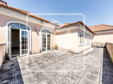 Moradia T7 para Venda em Queluz e Belas
