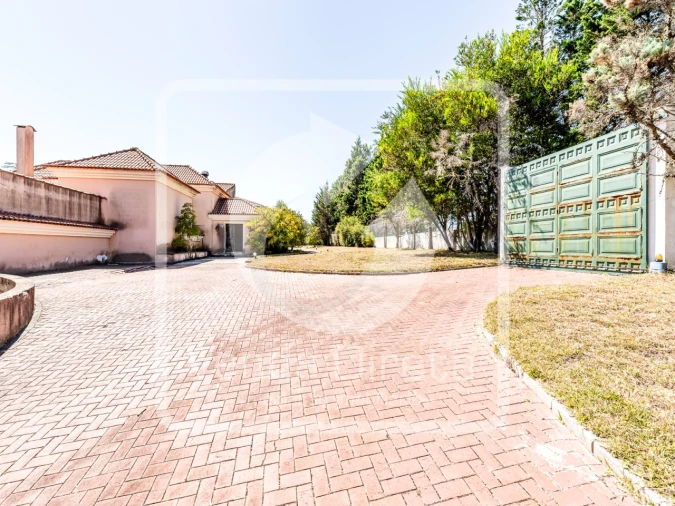 Moradia T7 para Venda em Queluz e Belas Foto 9