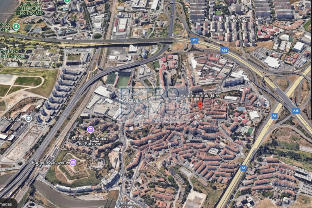 Prédio para Venda em Sacavém e Prior Velho Foto 6