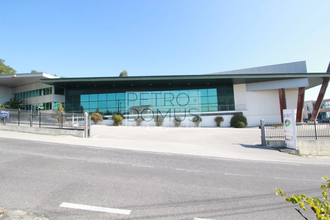 Armazém para Venda em Atouguia Foto 1