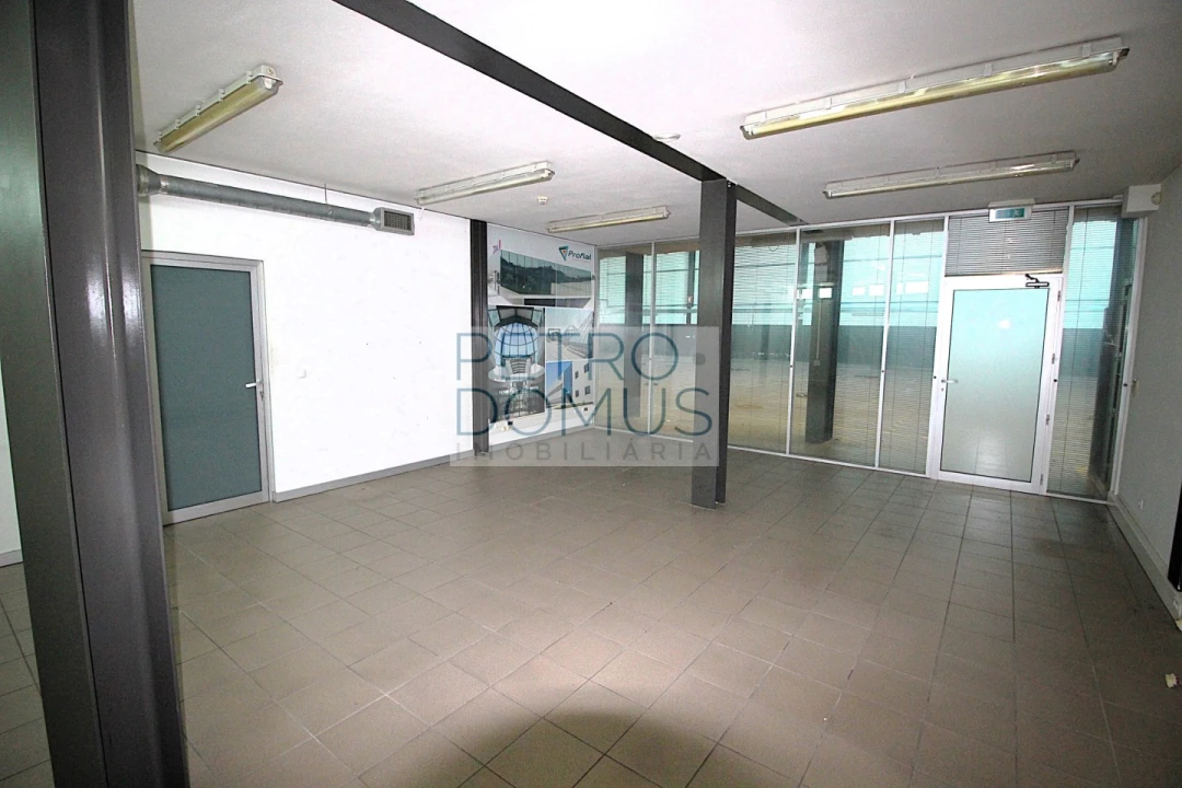 Armazém para Arrendamento em Atouguia Foto 14