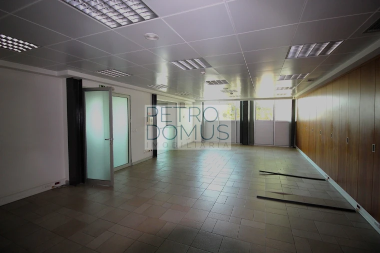 Armazém para Arrendamento em Atouguia Foto 16