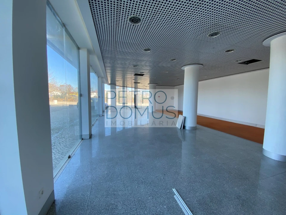 Loja para Arrendamento em Nossa Sra de Fatima Foto 8