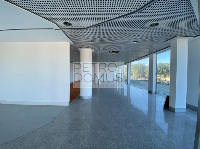 Loja para Arrendamento em Nossa Sra de Fatima Foto 4