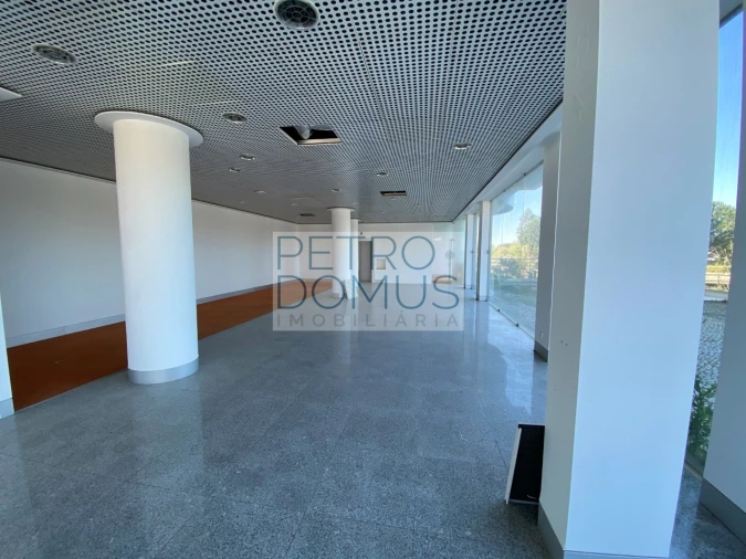 Loja para Arrendamento em Nossa Sra de Fatima Foto 3