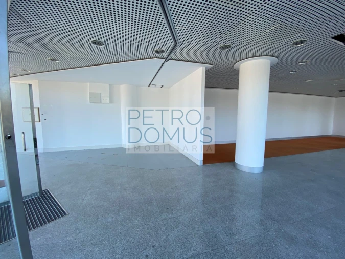 Loja para Arrendamento em Nossa Sra de Fatima Foto 19