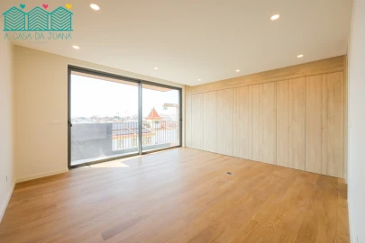 Apartamento T3 para Venda em Glória e Vera Cruz