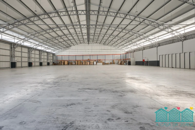 Armazém para Arrendamento em Oliveira do Bairro Foto 2