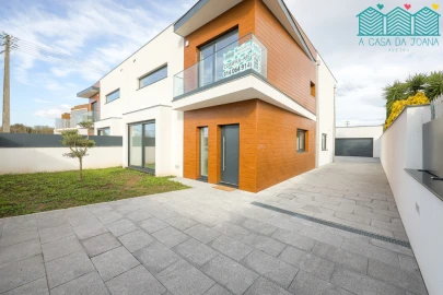 Moradia T4 para Venda em Aradas