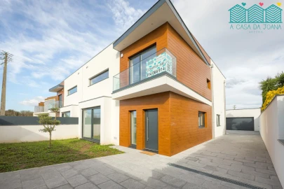 Moradia T4 para Venda em Aradas