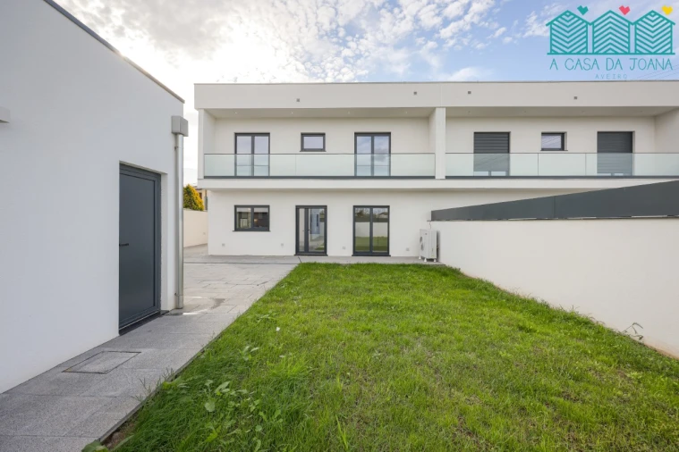 Moradia T4 para Venda em Aradas Foto 40