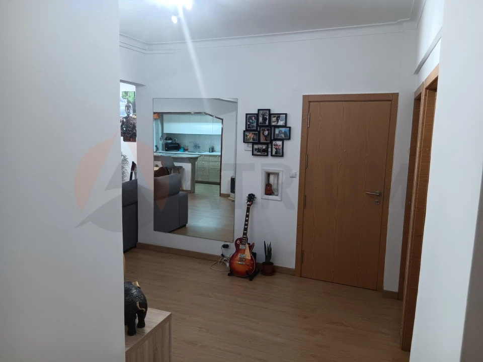 Apartamento T4 para Venda em Laranjeiro e Feijó Foto 24