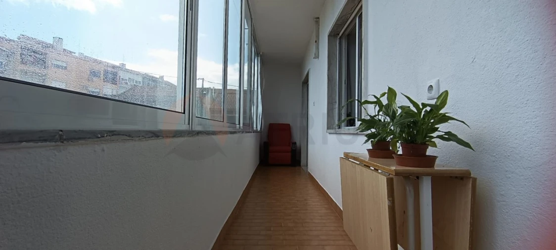 Apartamento T4 para Venda em Laranjeiro e Feijó Foto 3