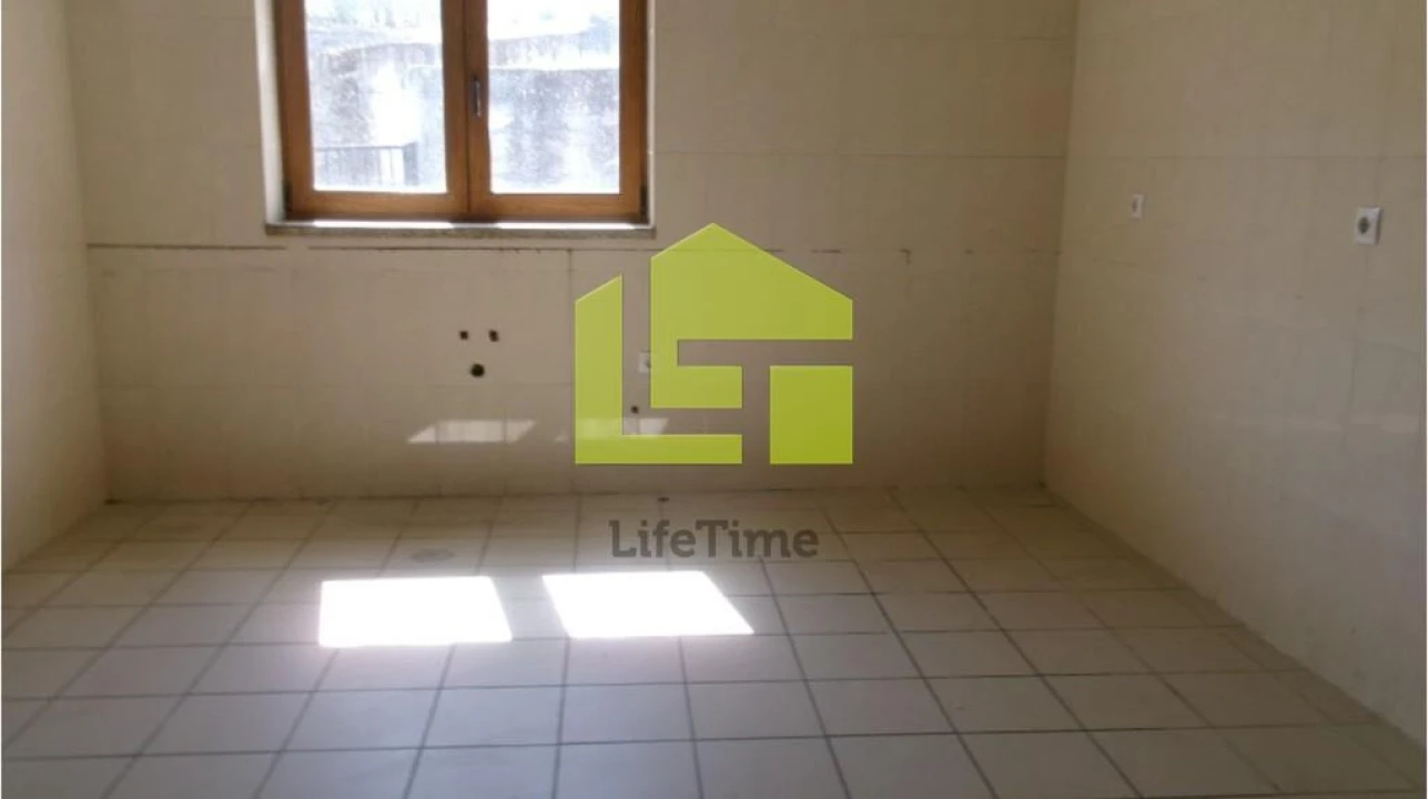 Prédio para Venda em Valongo dos Azeites Foto 12