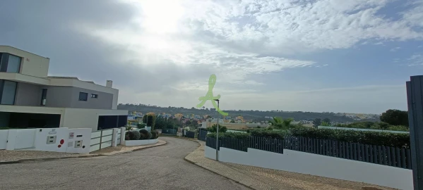 Terreno para Venda em Albufeira e Olhos de Água