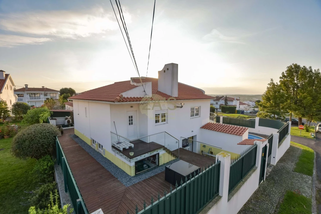 Moradia T4 para Venda em Gaeiras Foto 3