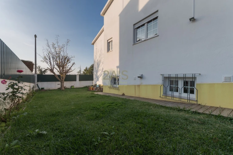 Moradia T4 para Venda em Gaeiras Foto 23