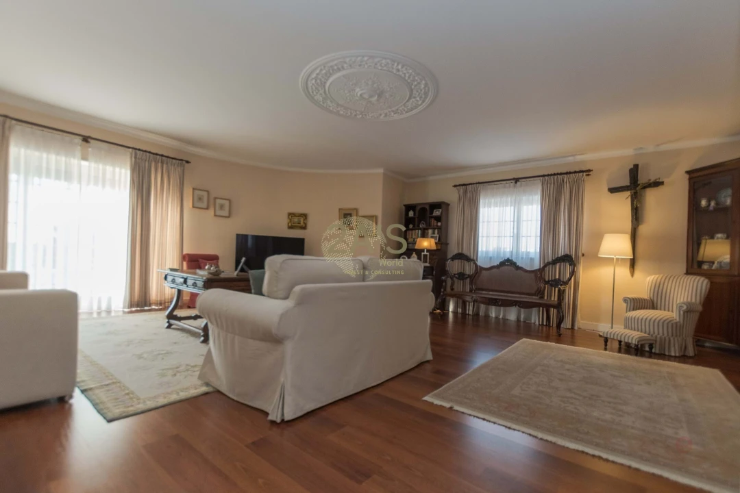 Moradia T4 para Venda em Gaeiras Foto 6