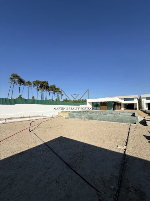 Moradia T4 para Venda em Charneca de Caparica e Sobreda