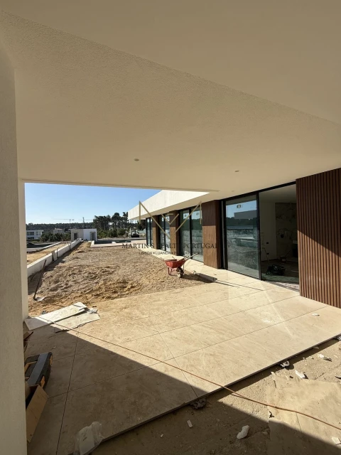 Moradia T4 para Venda em Charneca de Caparica e Sobreda