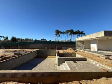 Moradia T4 para Venda em Charneca de Caparica e Sobreda