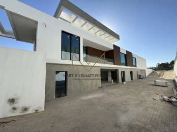 Moradia T4 para Venda em Charneca de Caparica e Sobreda