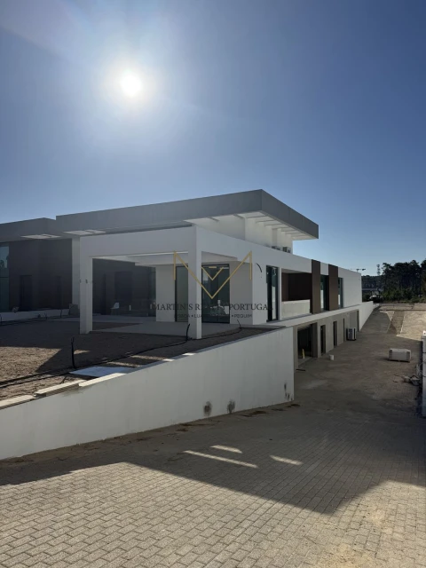 Moradia T4 para Venda em Charneca de Caparica e Sobreda