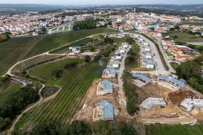 Moradia T2 para Venda em Caldas da Rainha - Santo Onofre e Serra do Bouro