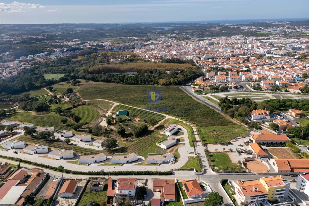 Moradia T2 para Venda em Caldas da Rainha - Santo Onofre e Serra do Bouro Foto 8