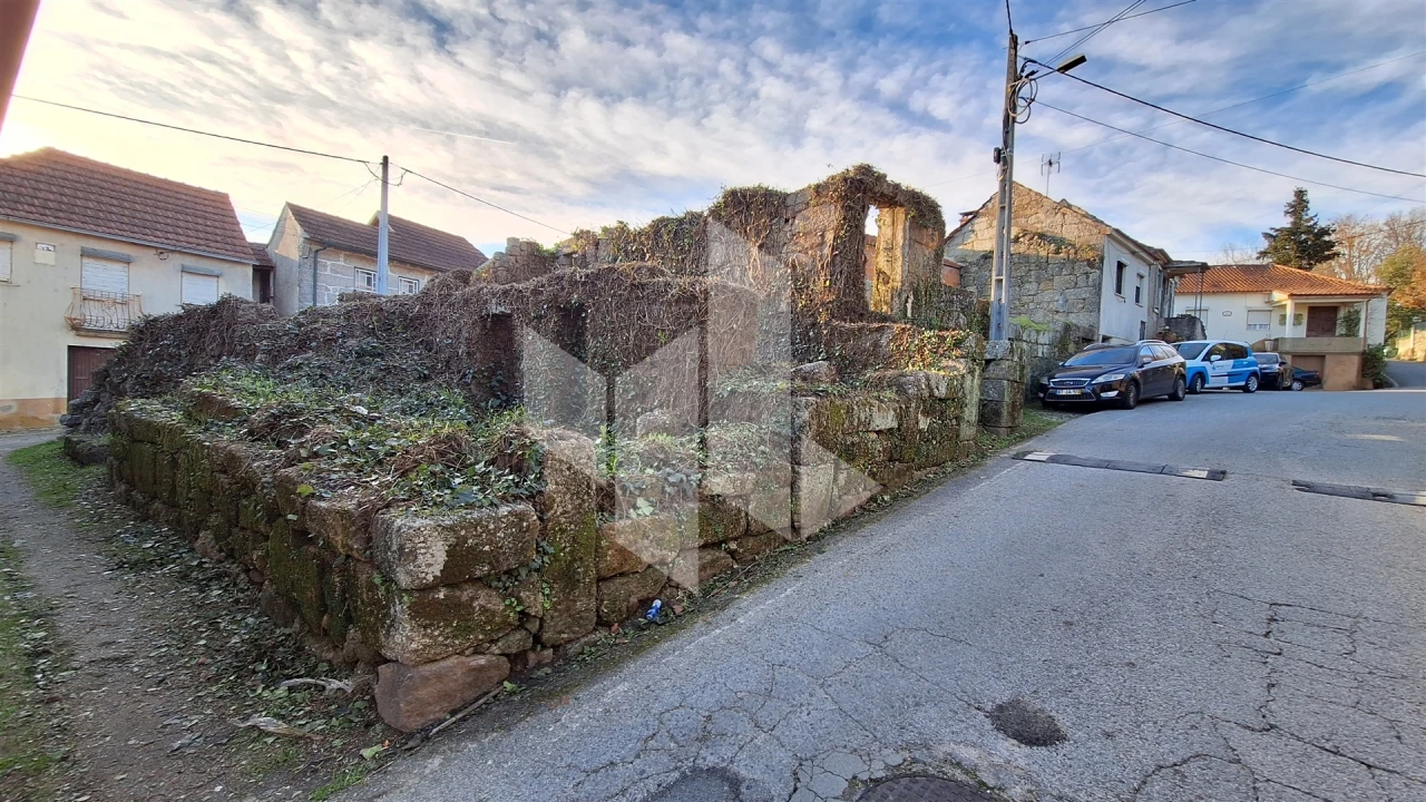 Moradia T0 para Venda em Mouraz e Vila Nova da Rainha Foto 1