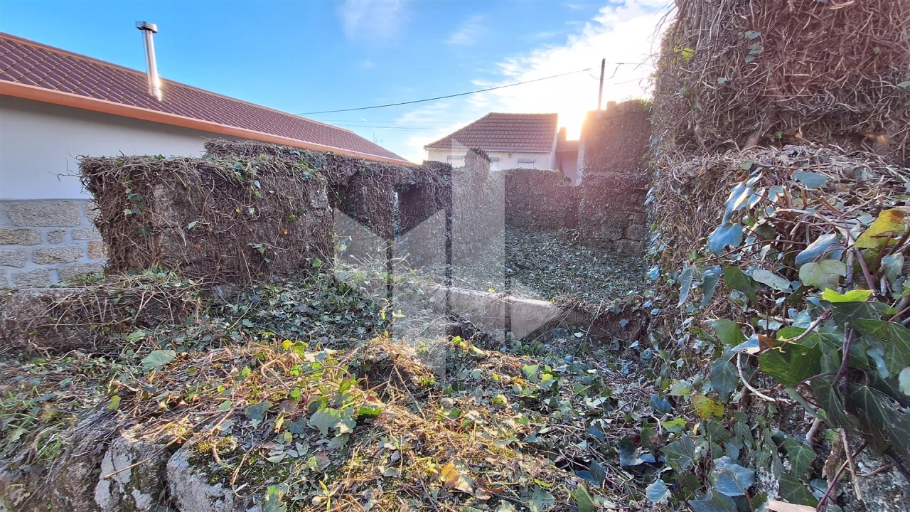 Moradia T0 para Venda em Mouraz e Vila Nova da Rainha Foto 8