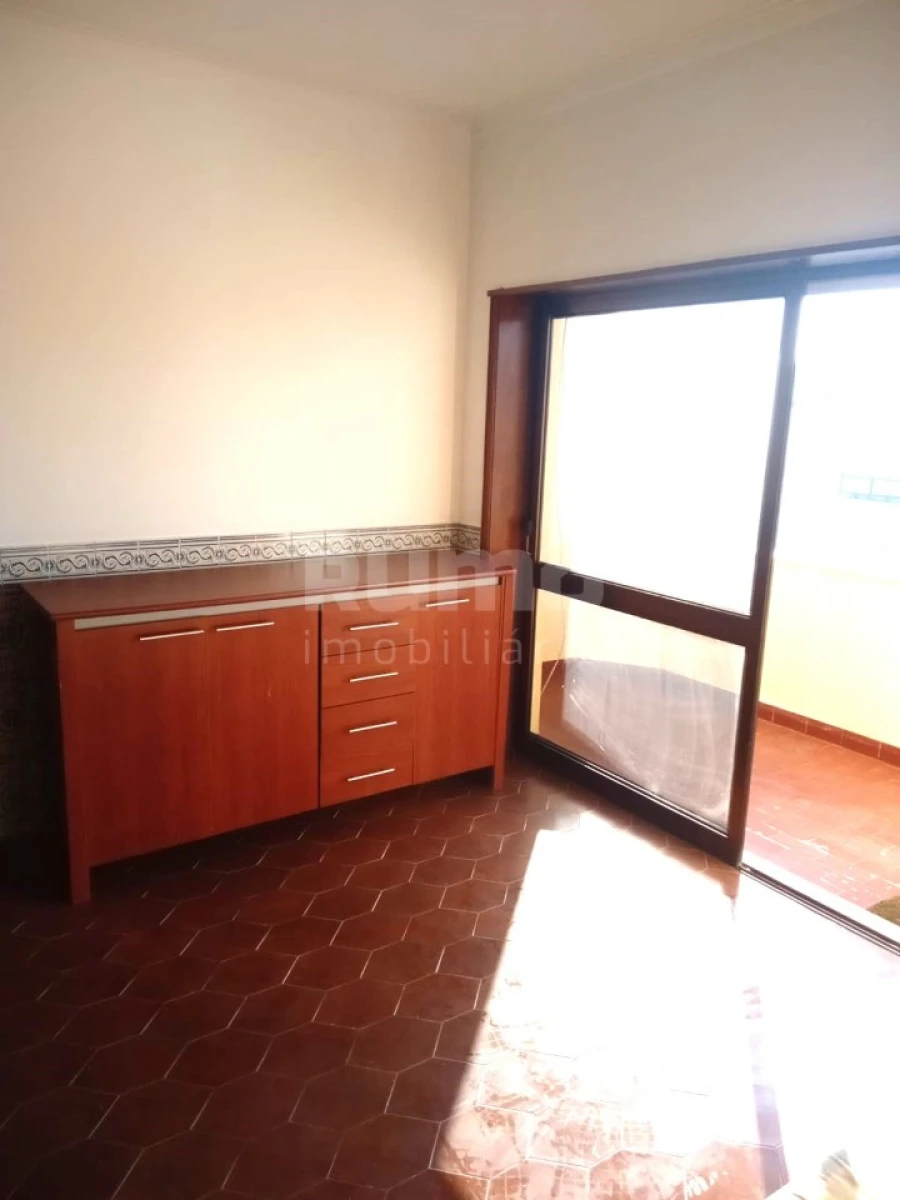 Apartamento T1 para Venda em Chafe Foto 2