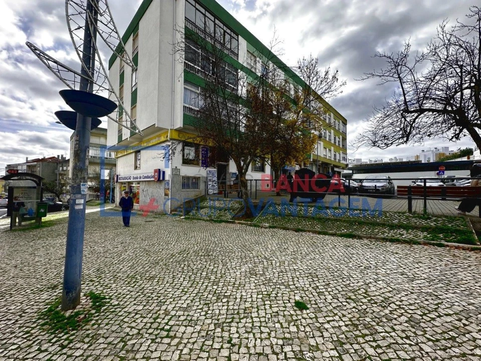Loja para Venda em Falagueira-Venda Nova Foto 2