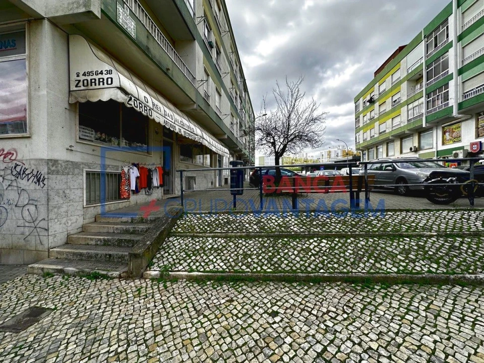 Loja para Venda em Falagueira-Venda Nova Foto 7