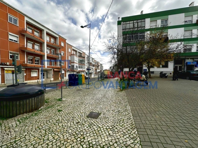 Loja para Venda em Falagueira-Venda Nova Foto 3