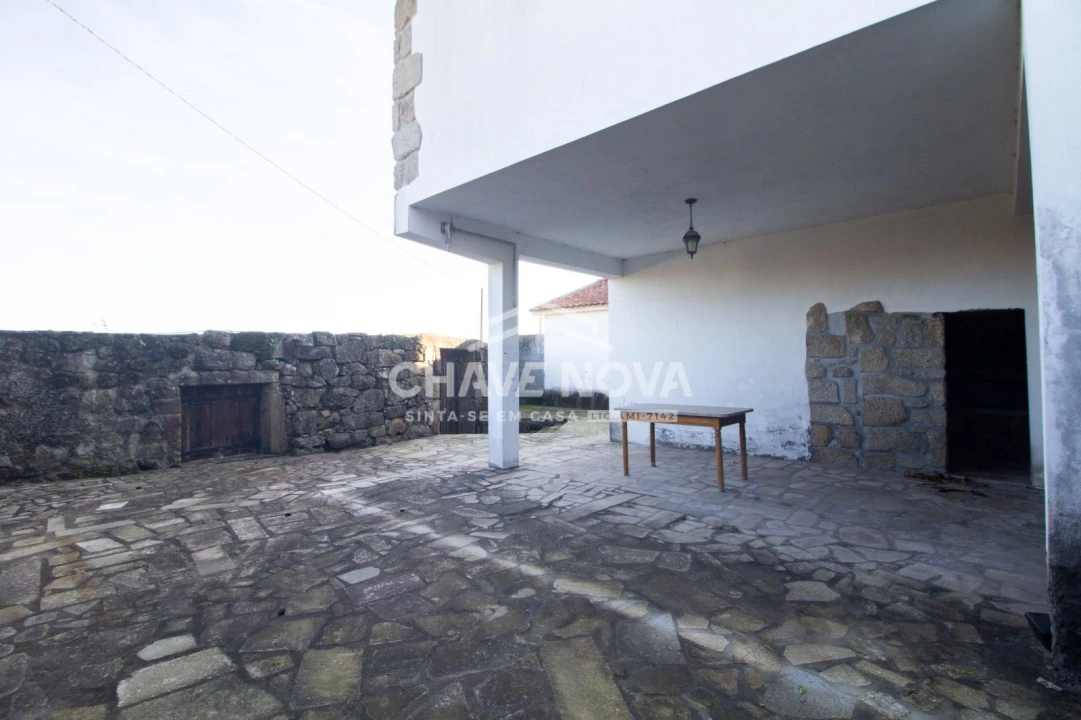 Moradia T4 para Venda em Oliveira (Santa Maria) Foto 8