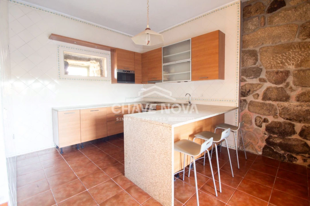 Moradia T4 para Venda em Oliveira (Santa Maria) Foto 22