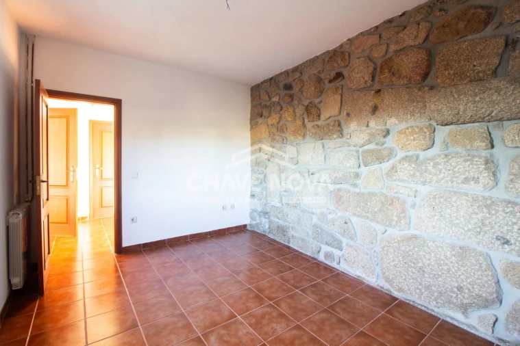 Moradia T4 para Venda em Oliveira (Santa Maria) Foto 5