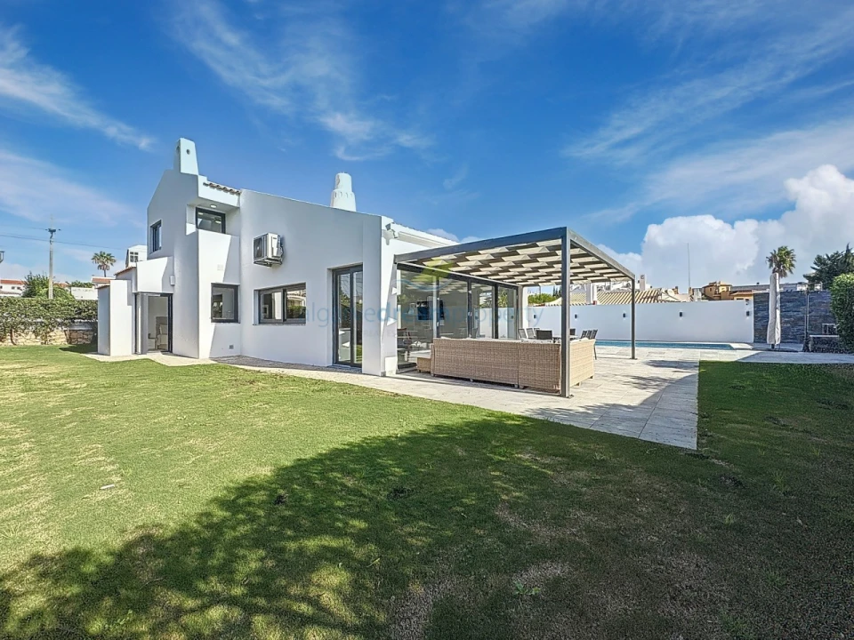 Moradia T4 para Venda em Albufeira e Olhos de Água Foto 7