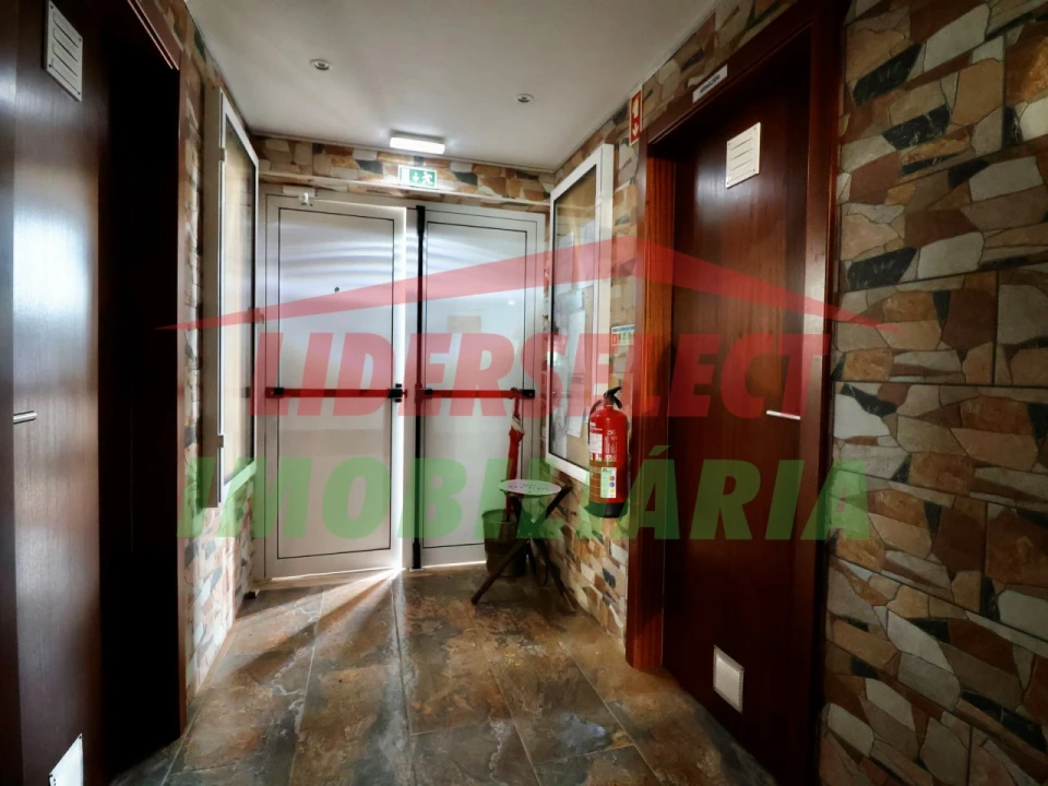 Armazém para Venda em Silveira Foto 24