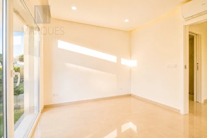 Moradia T4 para Venda em Corroios
