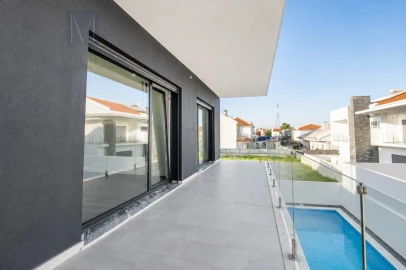 Moradia T4 para Venda em Corroios