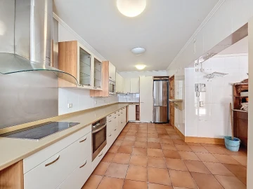 Moradia T5 para Venda em Santo Antonio dos Olivais