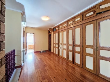 Moradia T5 para Venda em Santo Antonio dos Olivais